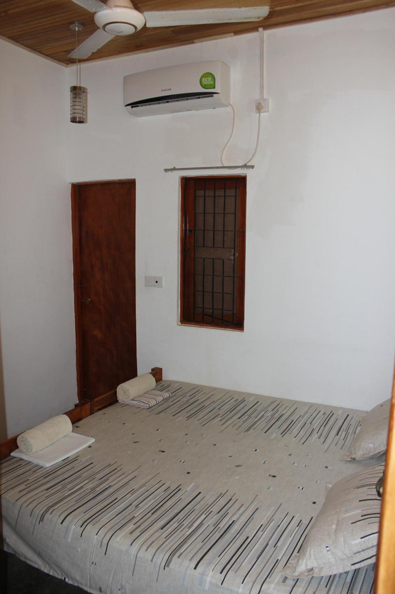 Sandy Beach Hotel Arugam Bay Room photo
